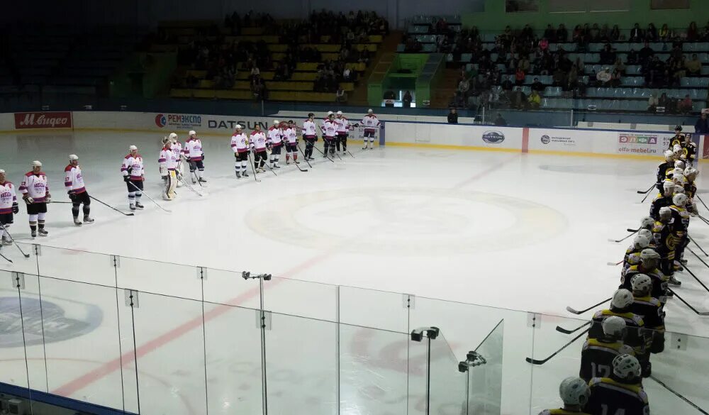 Ледовый дворец лениногорск. Ледовый дворец спорта кристалл электросталь. Ледовый дворец электросталь. Дворец спорта электросталь. Арена кристалл электросталь.