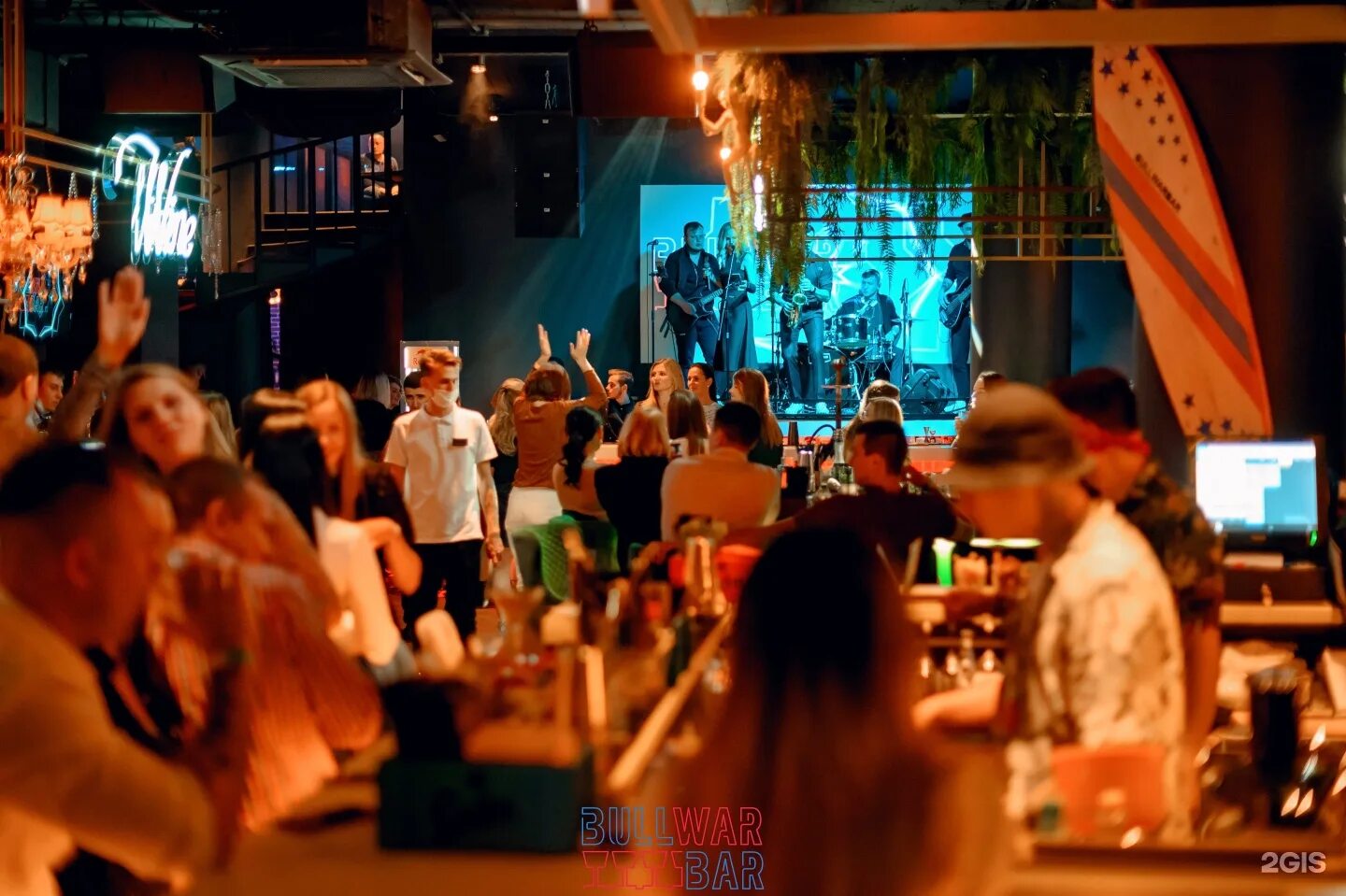 Bullwar bar тюмень. Холодильная 136 тюмень. Бульвар бар тюмень. Bullwar bar ул герцена 63 фото. Тюмень кафе бар бульвар.