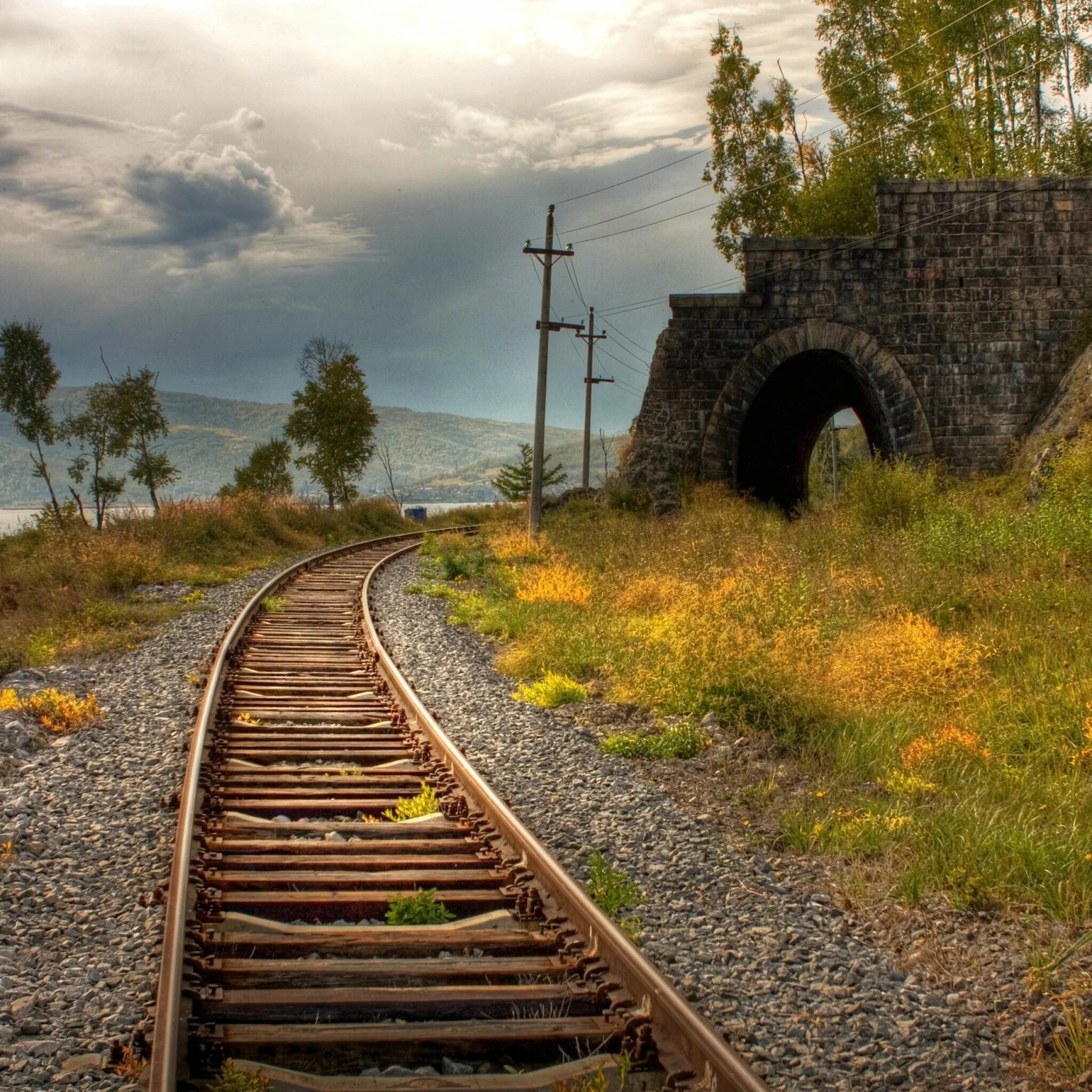 Дорога вдаль. Beautiful track. Beautiful track. Солнце на дороге. Проселочная дорога.