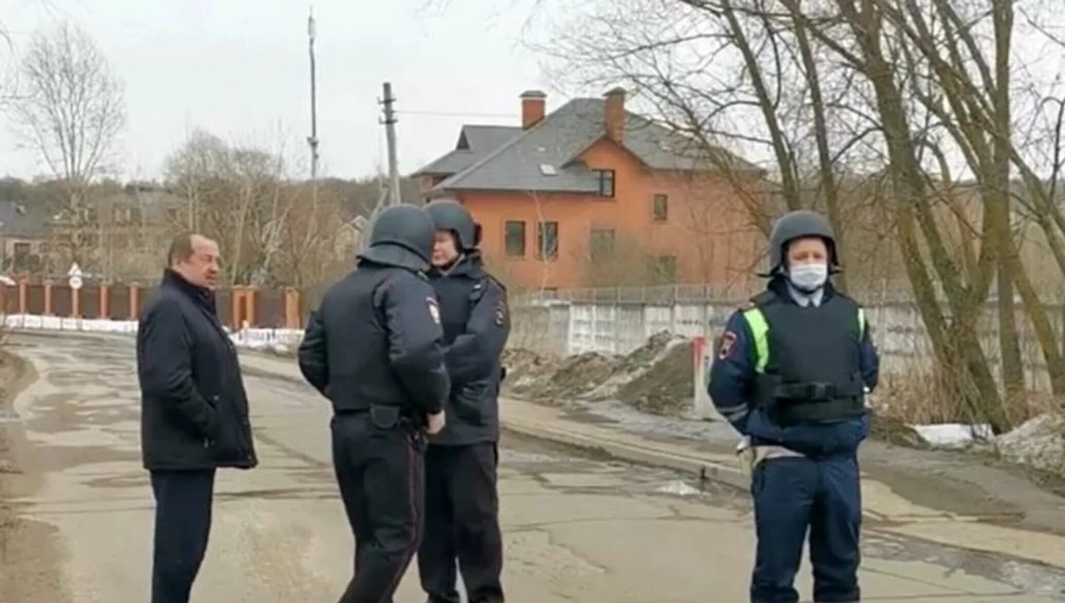 Возгорание в офисе. Рязанский проспект полиция. Стрельба в мытищах. В вешках стрельба 30 марта 2021 года. Рязанский проспект полиция.