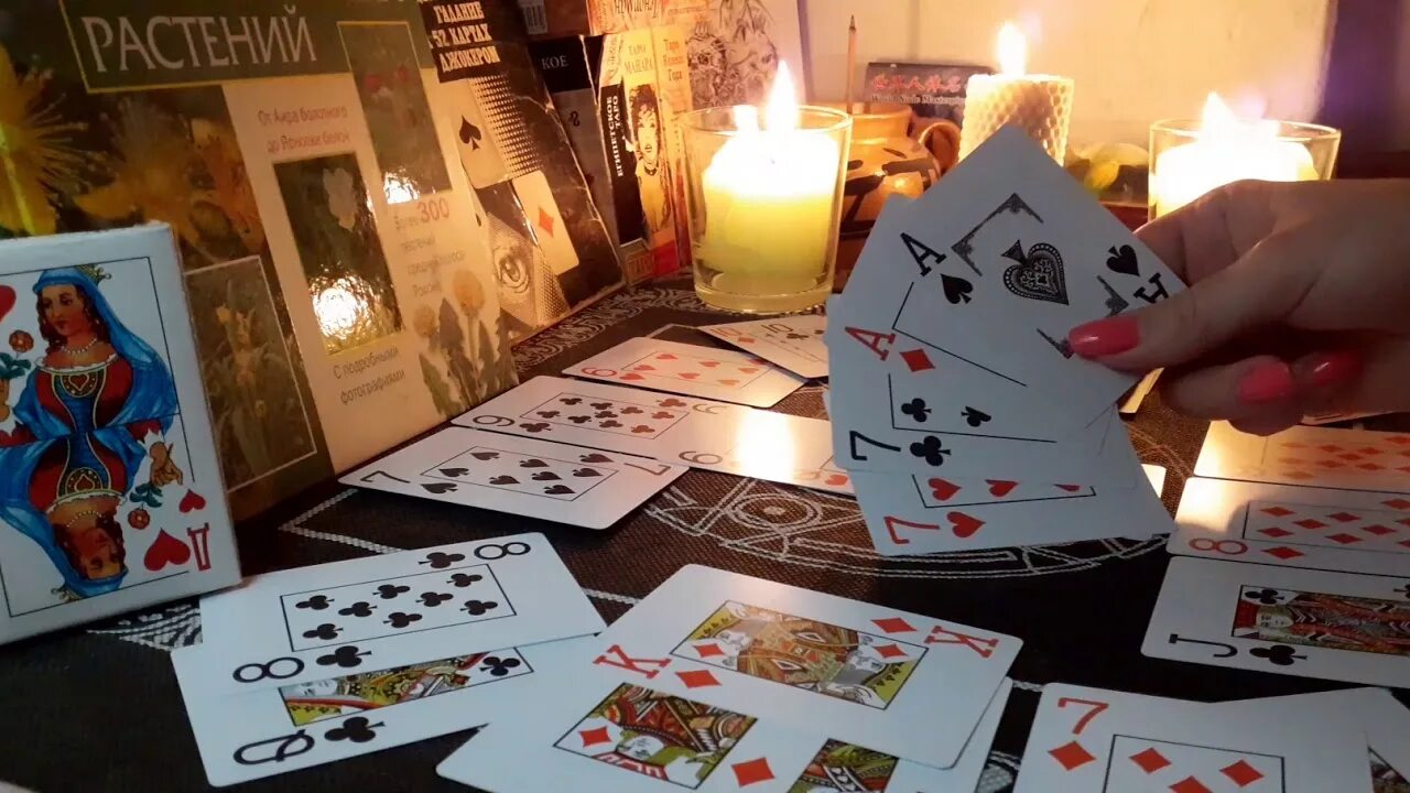 Карта 6 черви. Змейка на отливке из воска. Туз черви расклад. Падающие карты игральные. Обозначение карт в гадании.