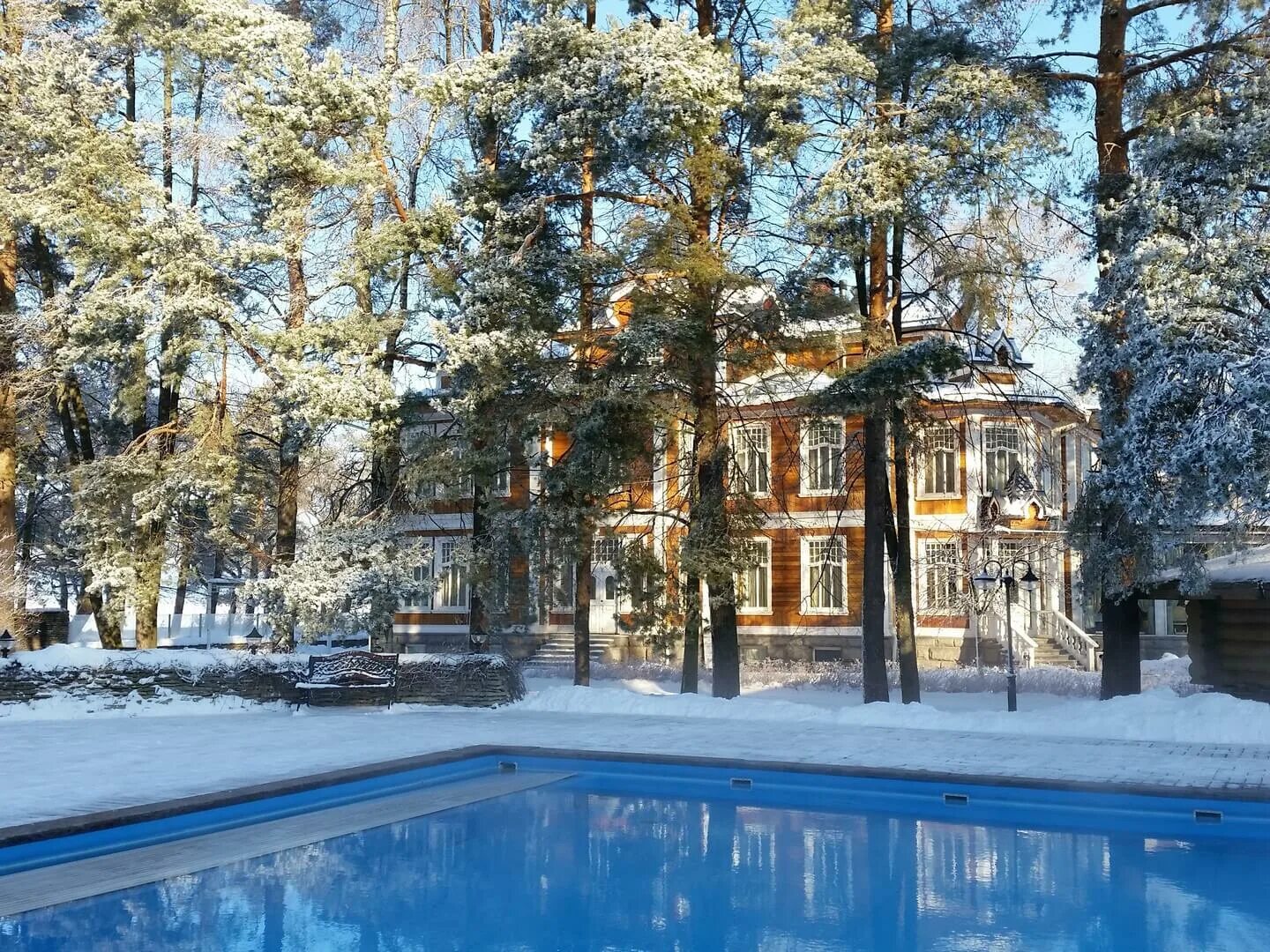 Загородные спа спб. Баня в Скандинавии Сестрорецк. ЛЕНОБЛАСТЬ загородный отель. Спа-отель в Ленинградской. Открытый бассейн в Ленинградской области зимой.