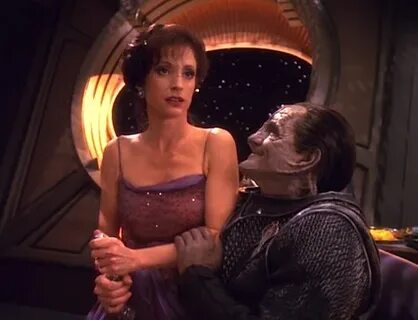 Love and deep space игра