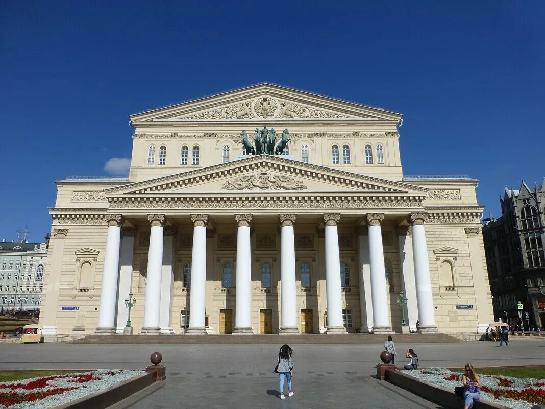 большой театр москва снаружи. большой театр. большой театр москва снаружи. большой театр осип иванович бове. в каком стиле построен большой театр.