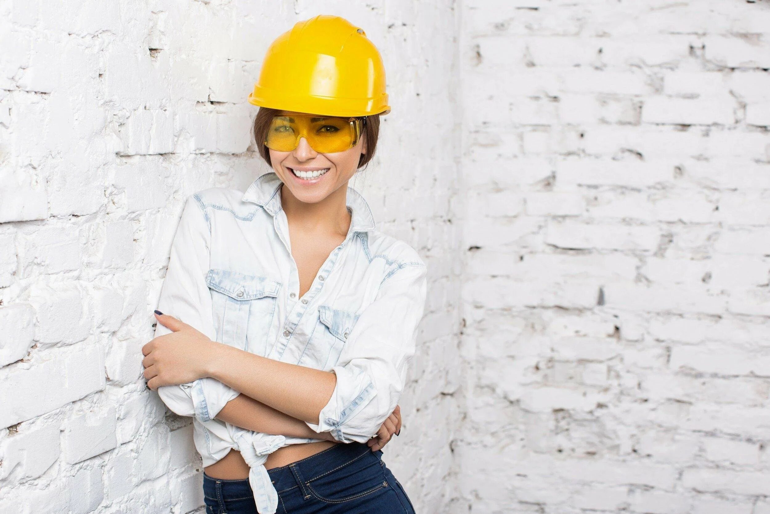 Девушка парню на стройке. Девушка каменщик. Андрей сигида. Девушка парню на стройке. Девушка парню на стройке.