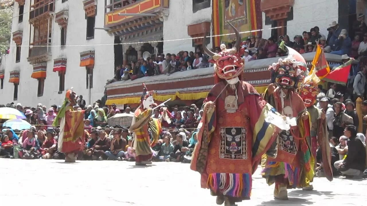 Hemis student tersu. Бутан Мистерия ЦАМ. Мистерия ЦАМ Тибет. ЦАМ докшитов. Мистерия ЦАМ В буддизме.