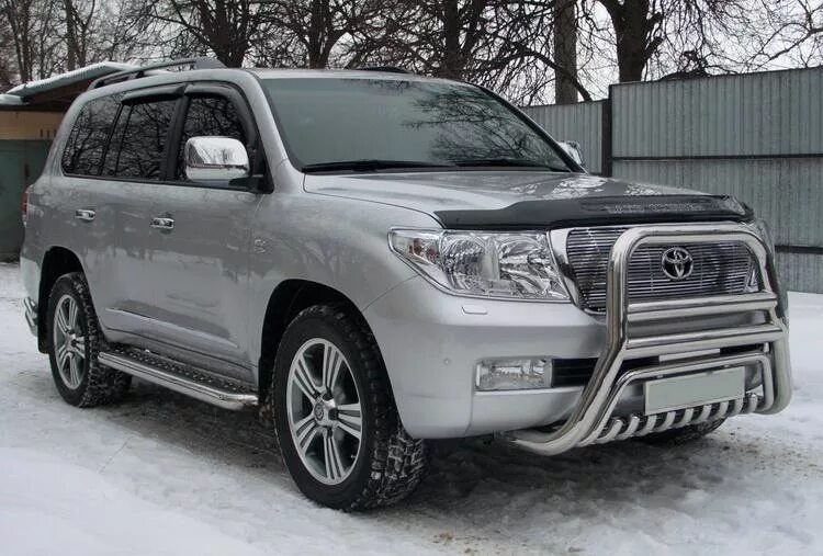 Ленд крузер 200 хром. Тойота ленд крузер 200 с кенгурятником. кенгурятник toyota land cruiser 200. кенгурятник на тойота ленд крузер 200. хром тойота ленд крузер 200.