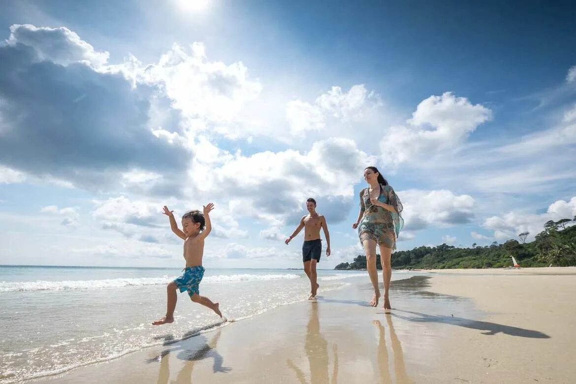 Куда полететь отдыхать в июле. Club med реклама. travel with us пляж. куда поехать отдыхать летом 2025. club med рекламные креативы.