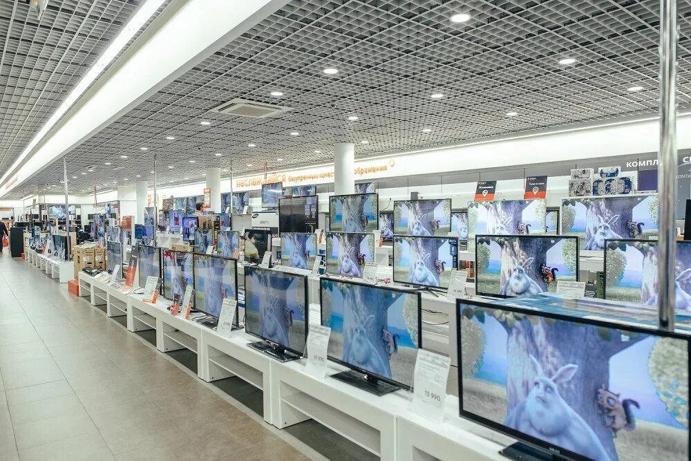 Логотип канала витрина тв. Телевизоры в магазине на витрине. Витрина с телевизорами. Магазин техники телевизоры. Телевидение магазин витрина.
