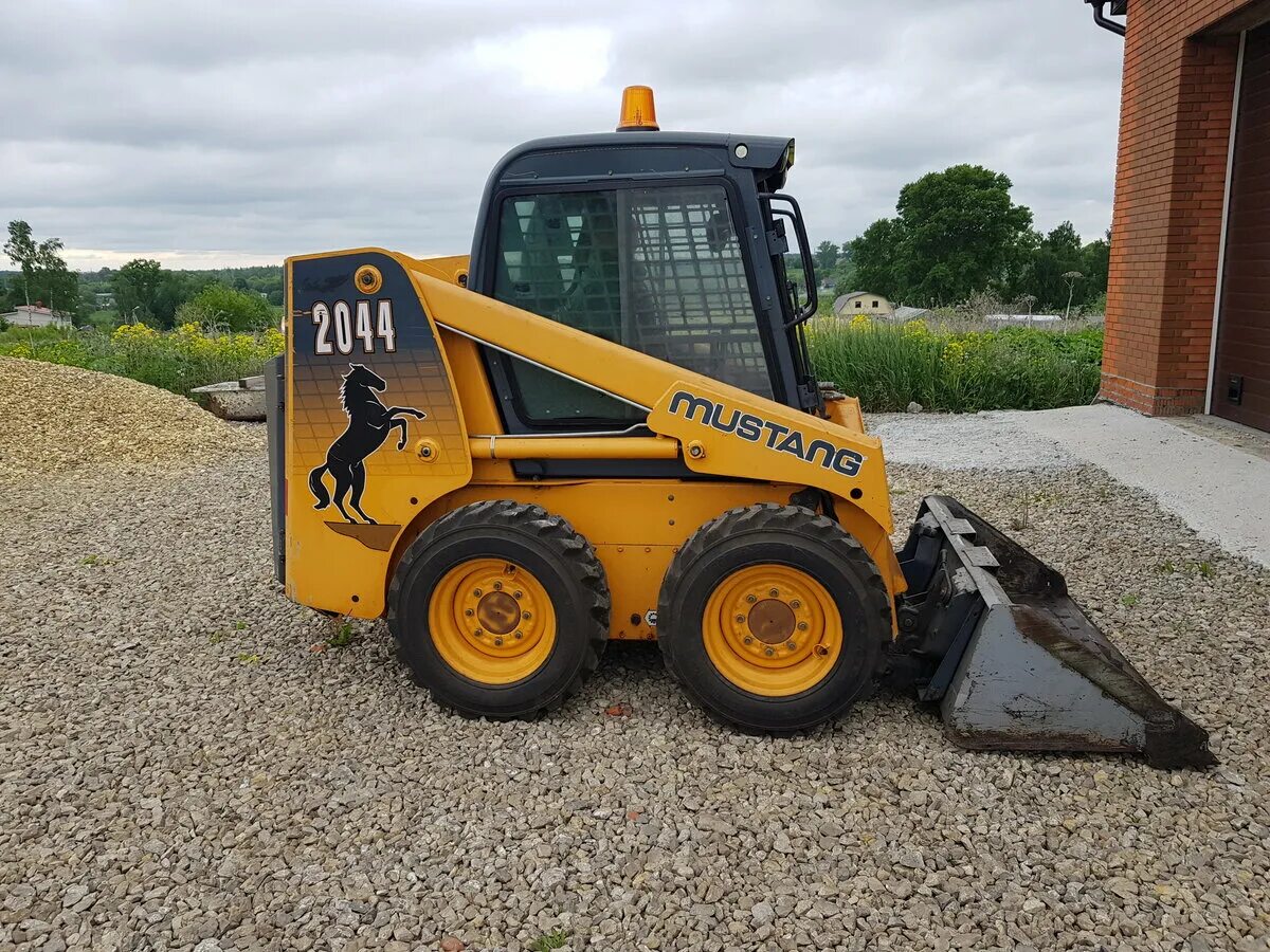 Мини погрузчик мустанг 3300v. Погрузчик мустанг 2076. Погрузчик mustang 4000v. Мустанг погрузчик r1900. Мустанг 2600 r.