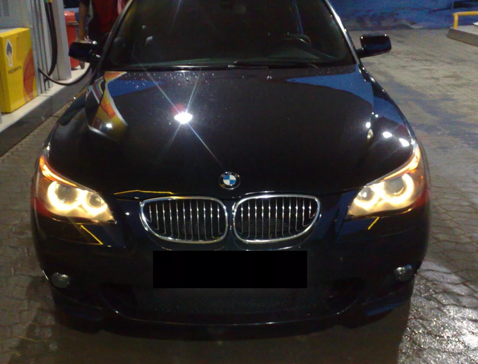 BMW 5 e60 глазки. БМВ м5 е60 черная глазки. БМВ 525 е60. Ангельские нлазки м5е60.