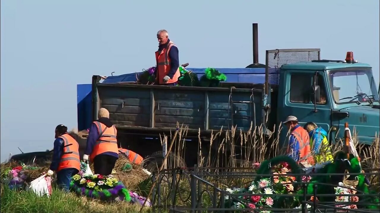 Новоенисейское кладбище Саяногорск. Кладбище. Кладбище на Радоницу фото. Вновь кладбище