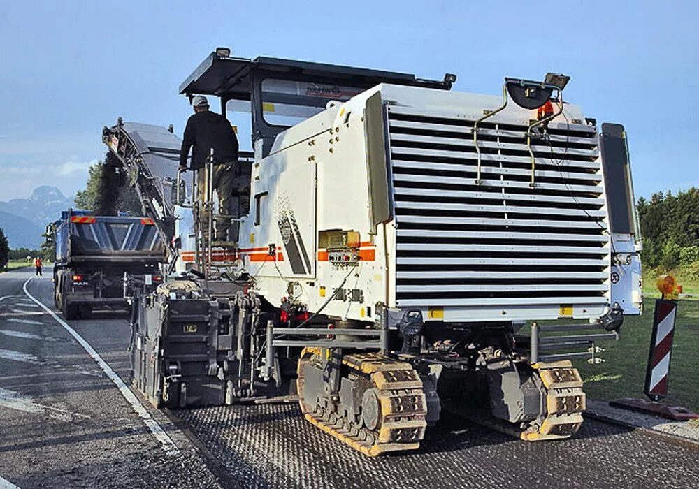 Самоходная дорожно строительная машина. Wirtgen w2000. Дорожная техника Wirtgen. Дорожная фреза Wirtgen w200. Дорожная фреза Wirtgen w500.