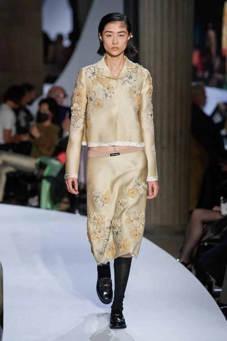 Миу миу показ. Miu miu 2025. миу миу показ 2025. miu miu показ 2025.