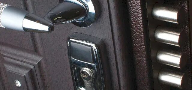 Как заменить личинку замка входной металлической двери Личинку в замок на входную металлическую дверь