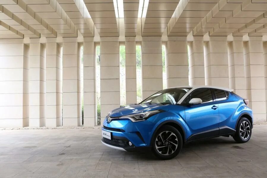 Toyota Izoa 2021. Кроссовер Toyota Izoa. Toyota Izoa 2018. Toyota c-HR Izoa. Toyota 2018 купить