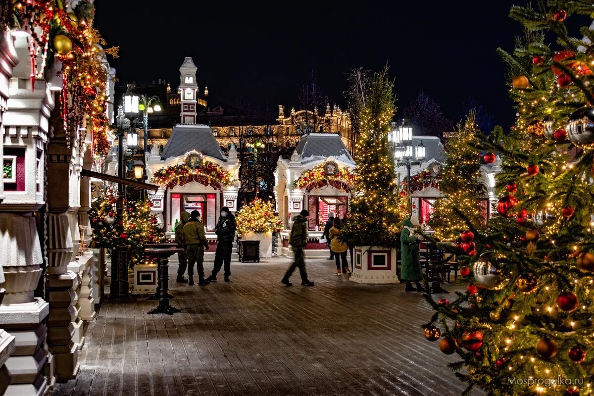 рождество на площади революции 2022. красная площадь новый год. елка в челябинске 2022 на площади революции. ледяной городок челябинск на чмз. площадь революции новый год 2024.