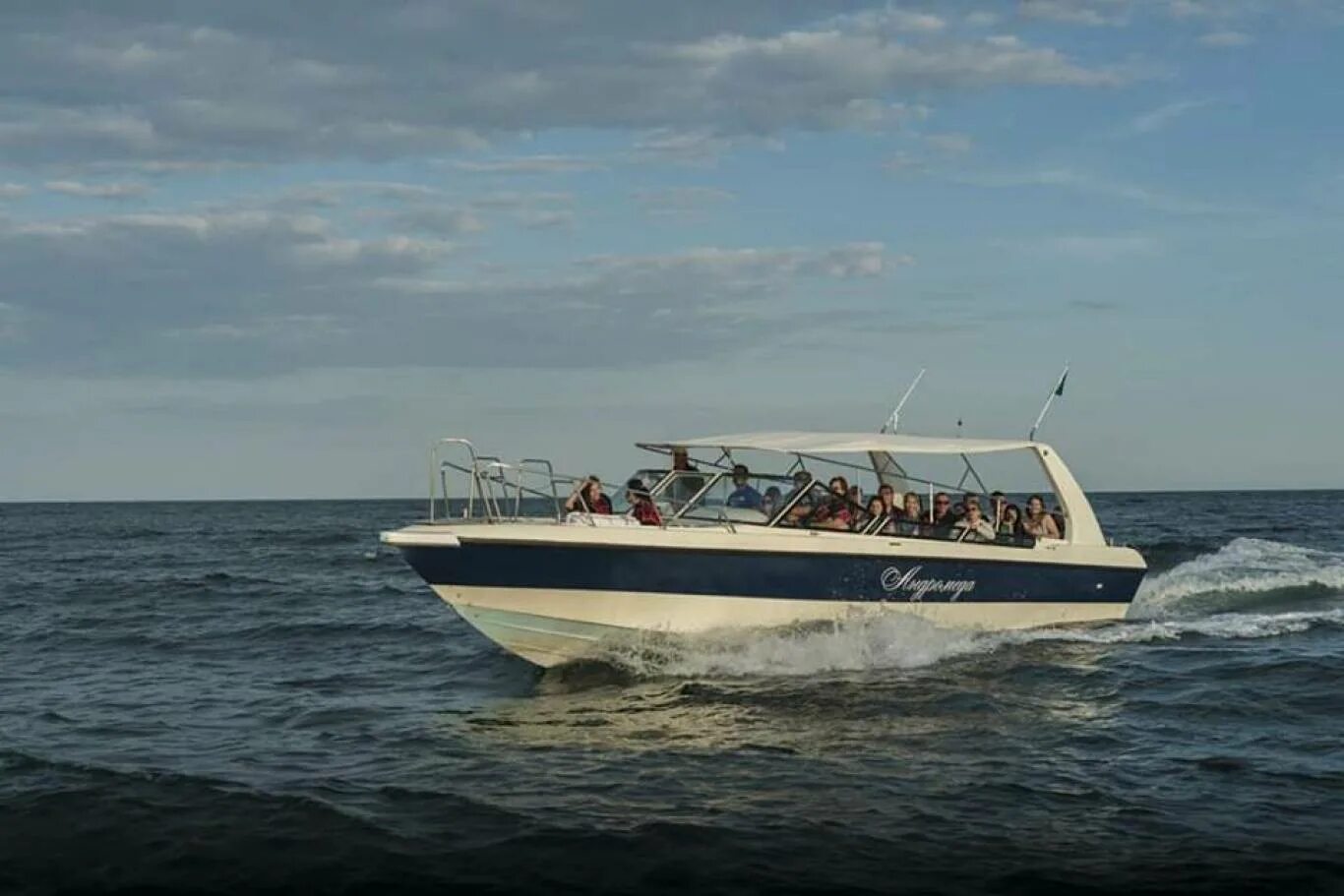 На морскую прогулку на катерах