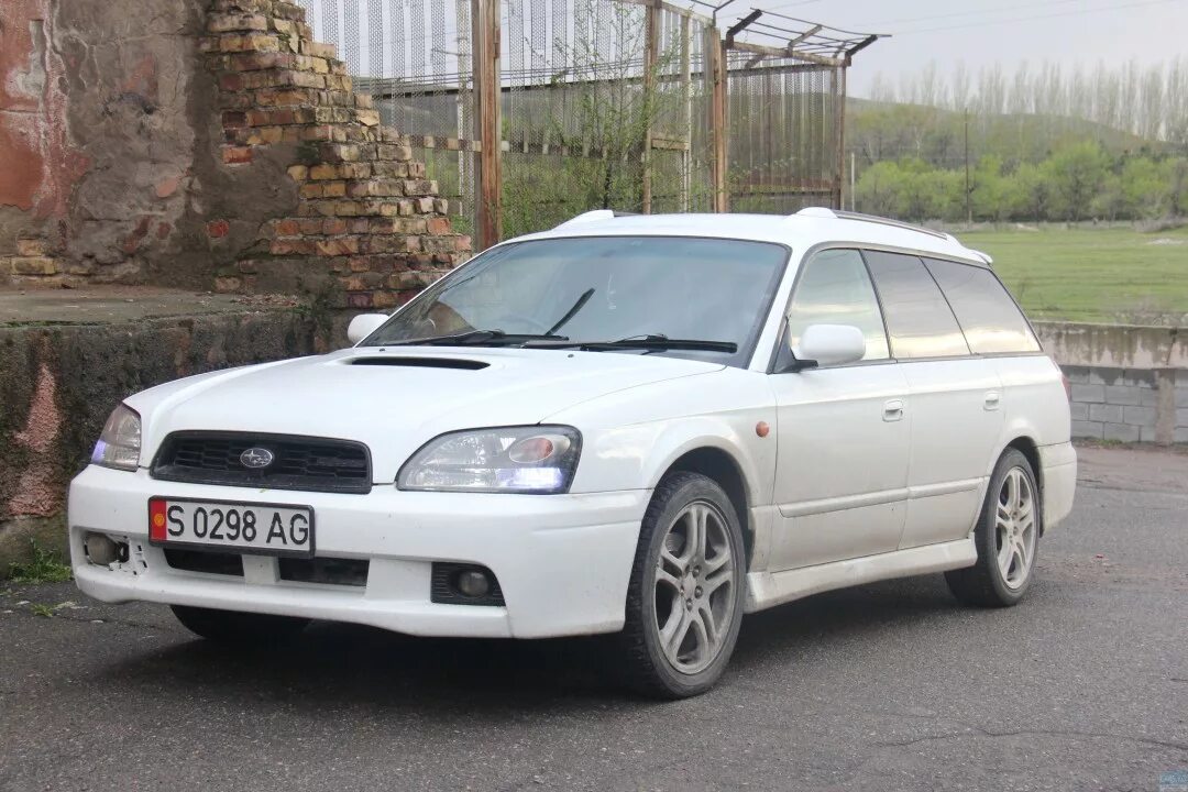 Subaru legacy 3. Subaru Legacy 3 поколение универсал. Субару Легаси 2001 универсал. Subaru Legacy 2 поколение универсал. Subaru Legacy 2001 поколение 3.