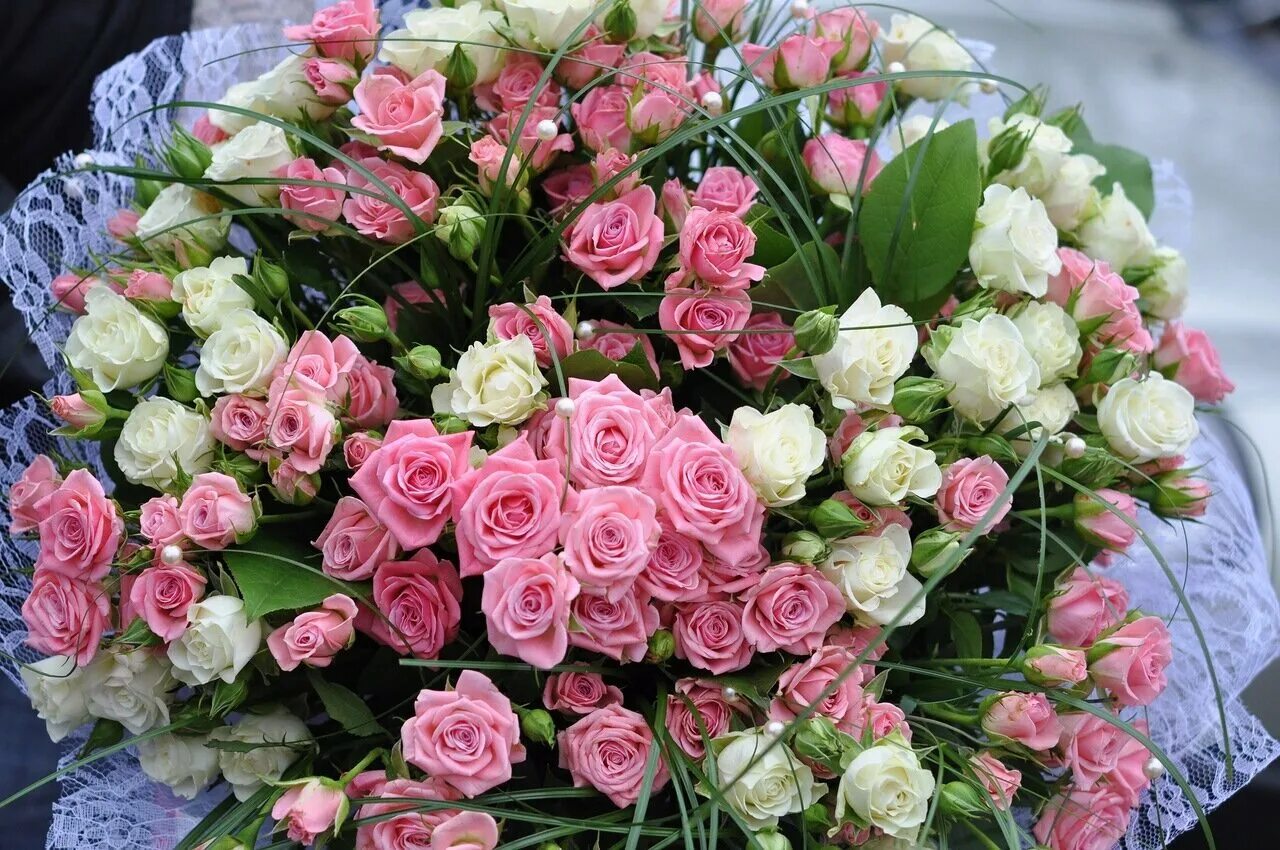 Юбилей большого. Красивый букет роз. Букет цветов «день рождение». Огромный красивый букет цветов. Роскошный букет с днем рождения.