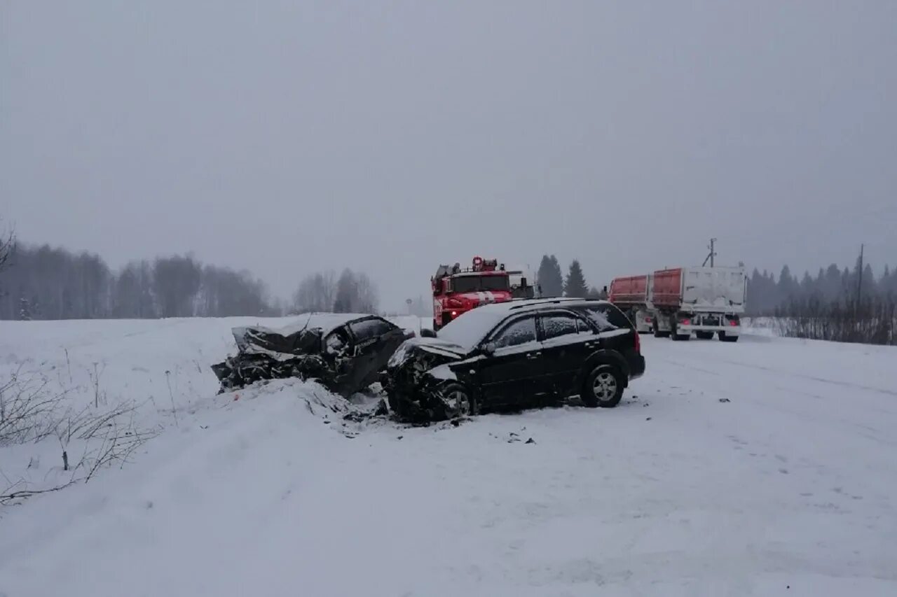 Лобовое столкновение в пермском крае. Чп дтп происшествия в пермском крае. Дтп в ильинском районе пермского края. Авария пермская трасса 6 января. Авария пермский край свежие.
