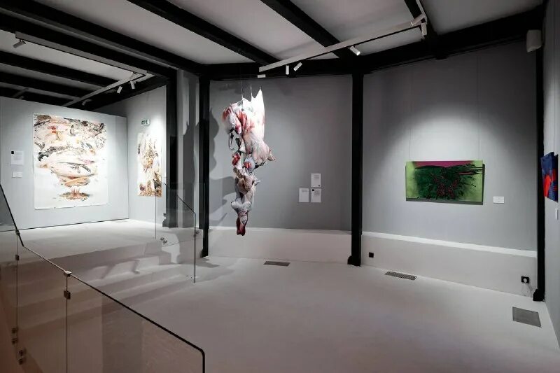 В этом павильоне выставка лабиринт познания. В этом павильоне выставка лабиринт познания. Выставка единорогов. Огромный лабиринт. Лабиринт дали.