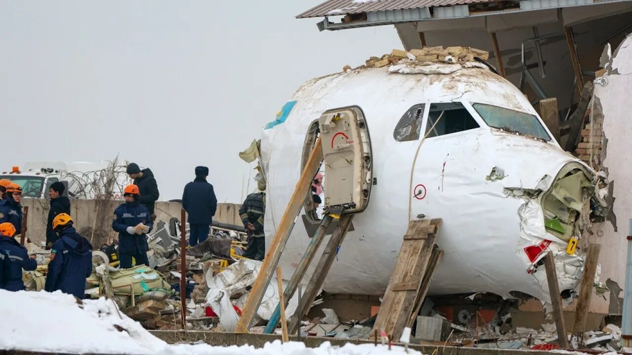 Бек Эйр крушение. Катастрофа CRJ-200 под Алма-атой. Fokker 100 bek Air катастрофа. Авиакатастрофы 2022