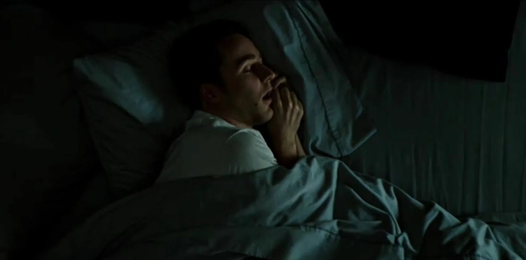 He sleeps like. Edward Norton Fight Club кадры.