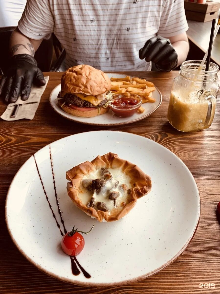 Just bar kitchen воронеж. Frank kitchen. Фрэнк ллойд райт интерьеры. Frank kitchen. Кухня в стиле райта.