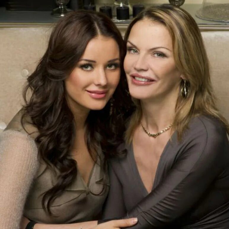 ким бейсингер тина фей. лоррейн николсон дочь джека николсона. дочь известных родителей. дочь синди кроуфорд. елена борщёва с дочкой.