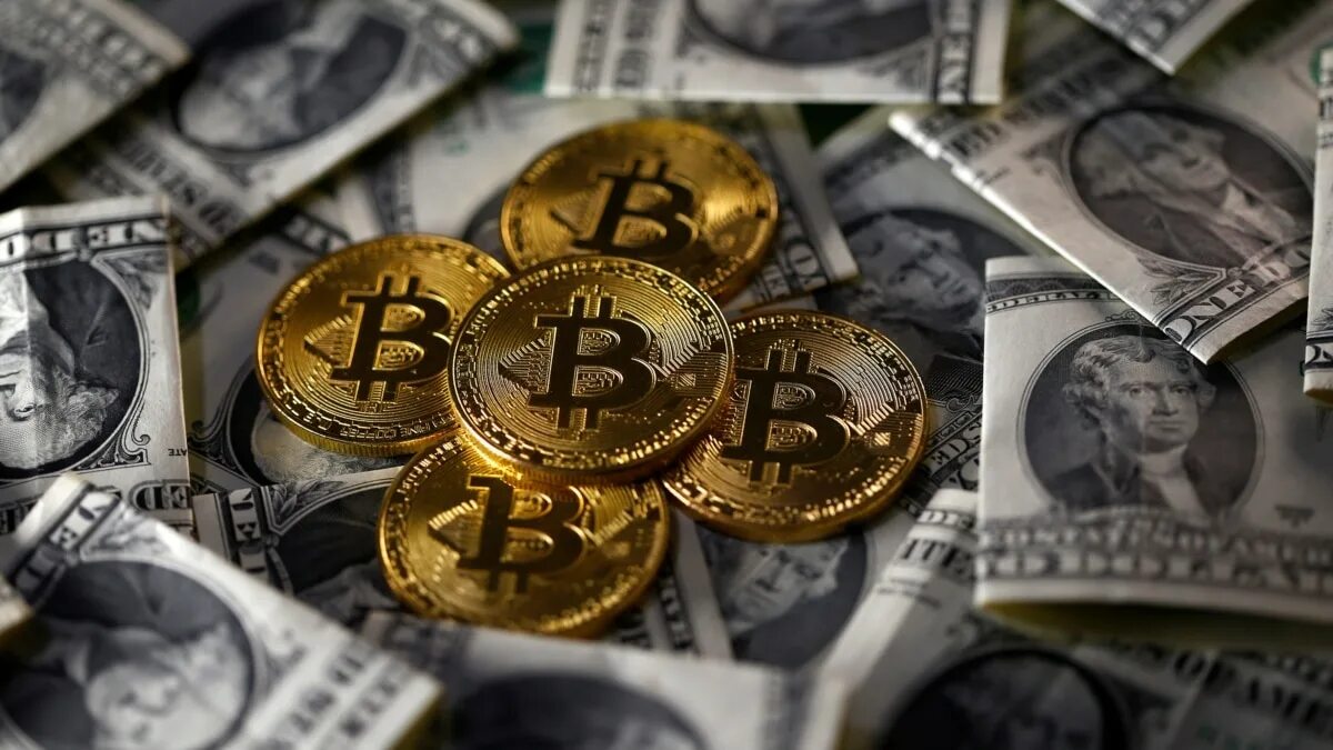 Биткоины вложение денег. Деньги криптовалюта. инвестиции доллар. инвестиции в валюту. деньги и биткоины.