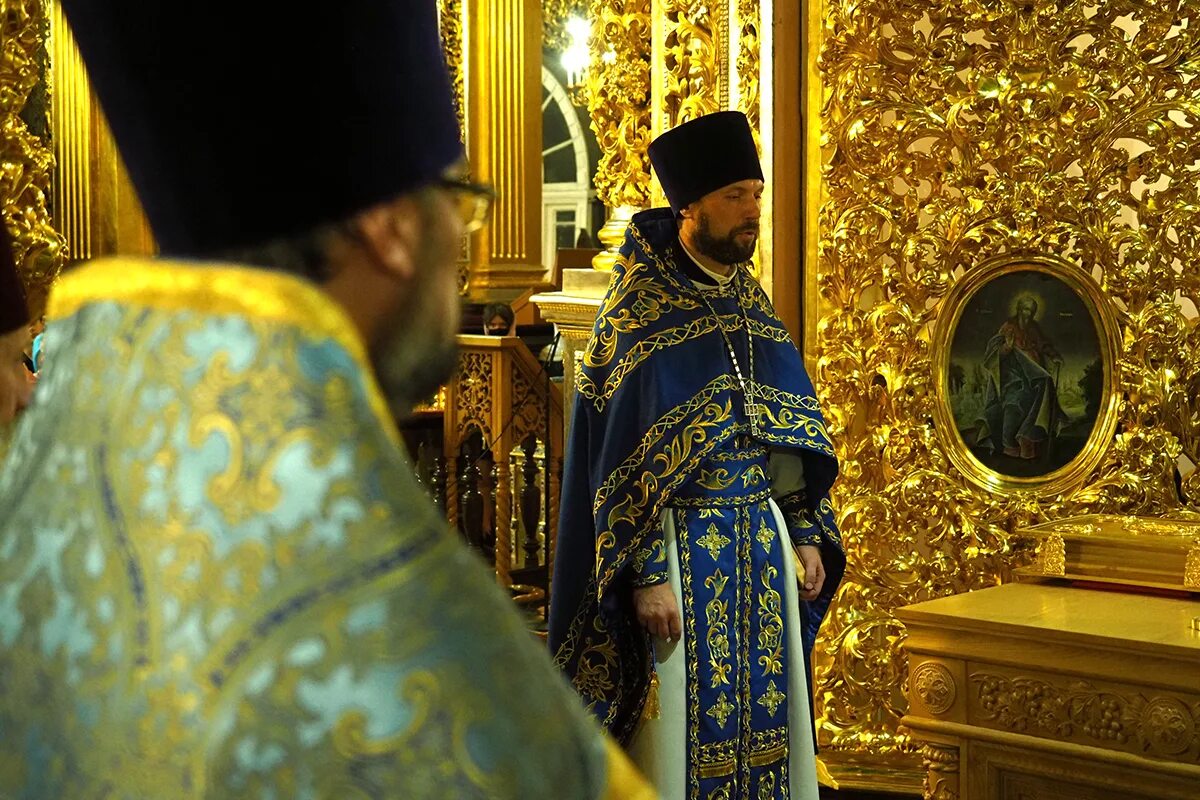 одигитрия с праздником. смоленск успенский собор иконы божьей матери. икона марии одигитрии. смоленская одигитрия в смоленском кафедральном соборе. служба одигитрии.