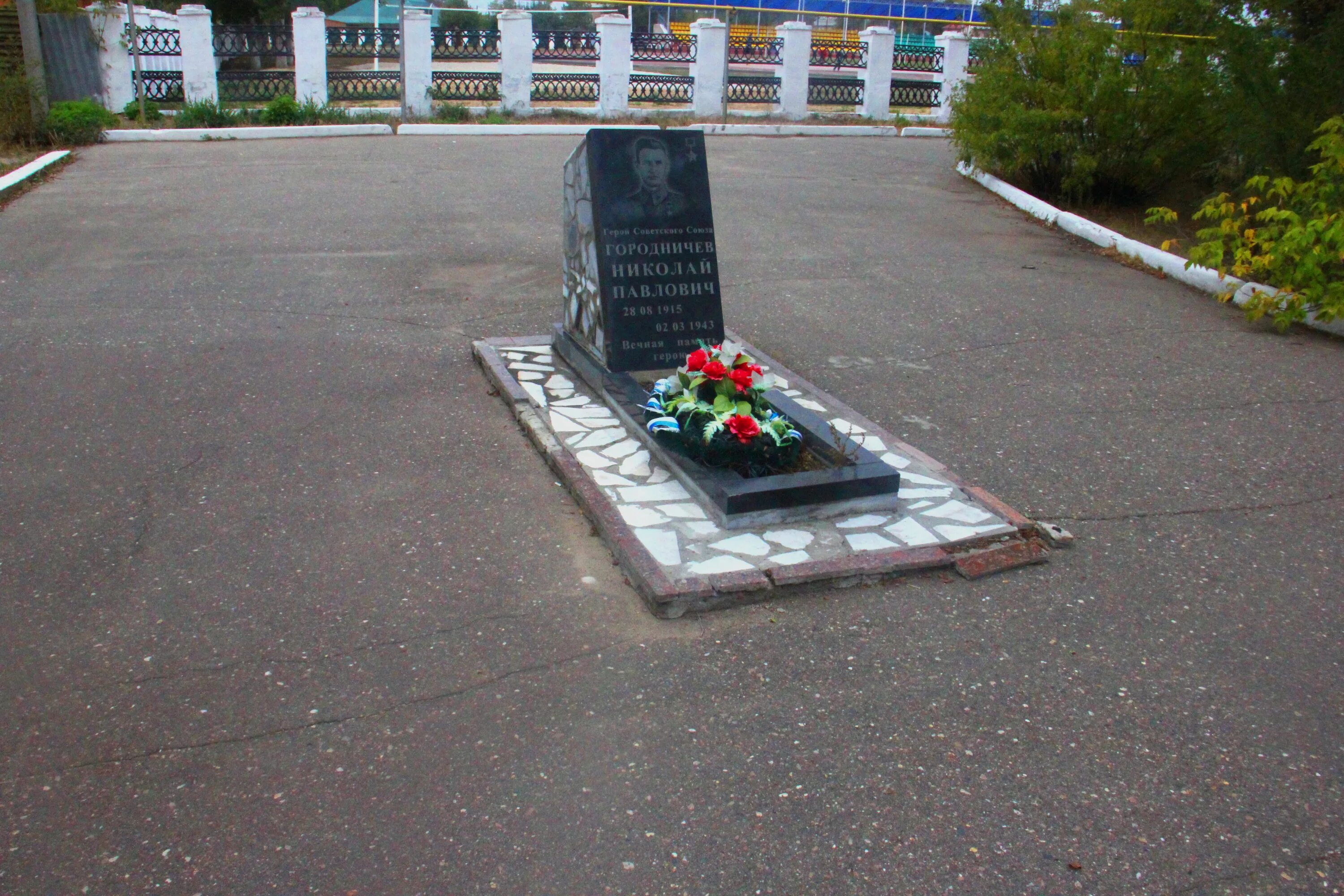 Могилы балаковцев-Героев СССР приводят в порядок