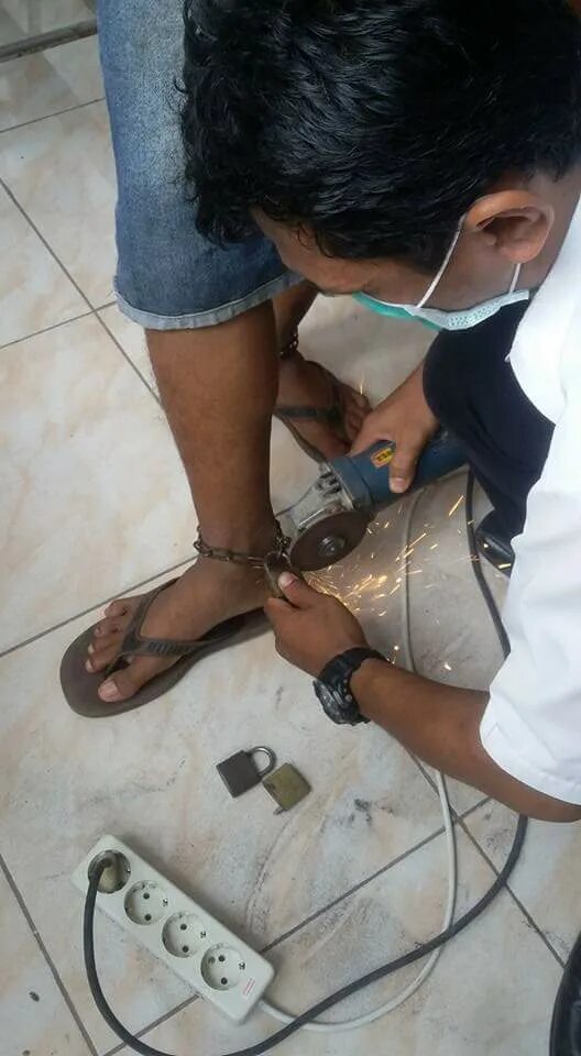Dipaksa. Dipaksa