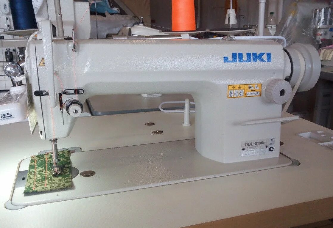 Швейная машинка япония. Машина швейная Промышленная Juki DDL-8100eh. Швейная прямострочная машина Juki DDL-8100eh. Juki 8100 швейная машина. Juki DDL 8100 Е.