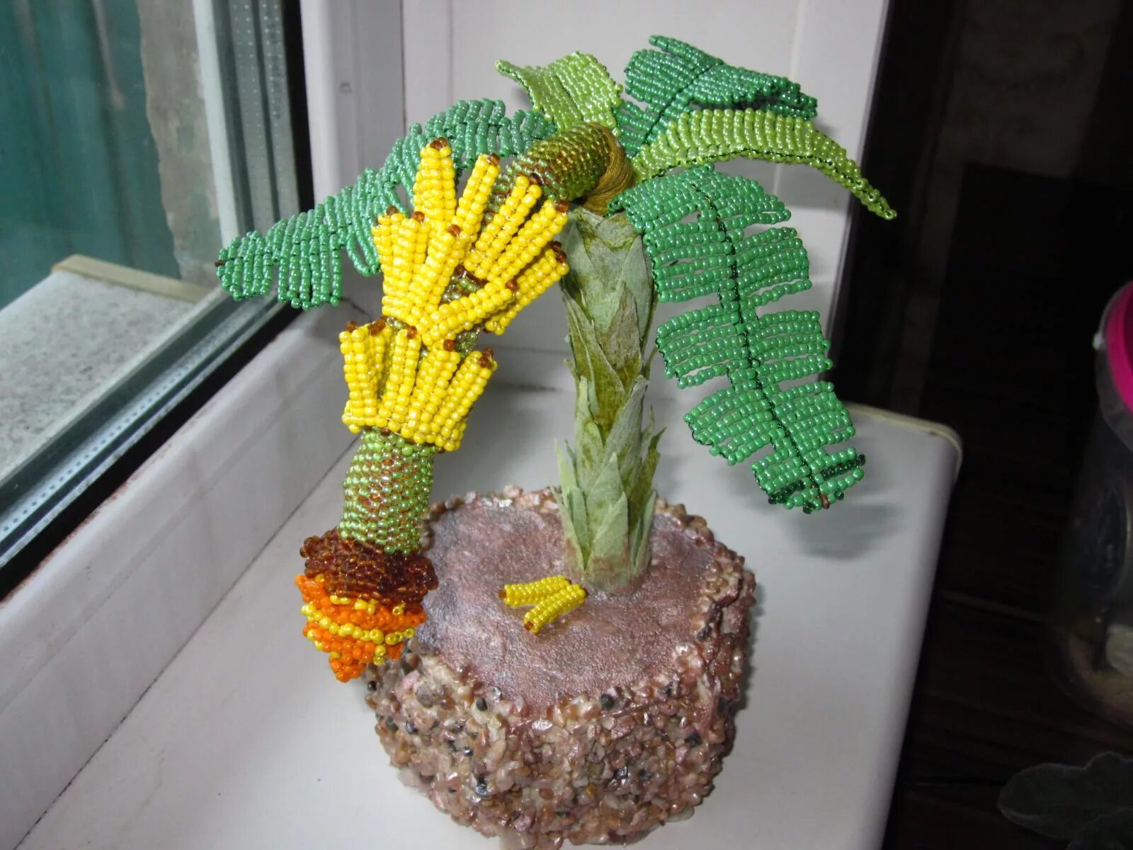 Как сделать банан из бисера. Как сплести банан из бисера. Банановое дерево из бисера. Как сделать банан из бисера. Обезьяна из бисера плоская.