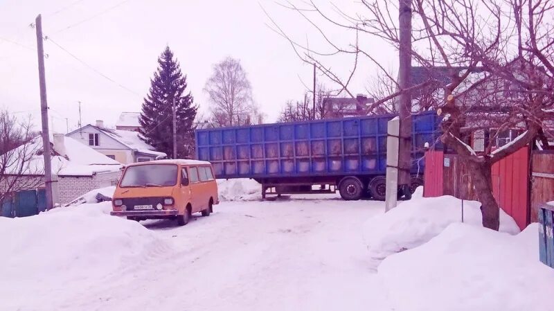 Погода семилуки на 3 дня. Поселок Латная зимой. Фура в снегу. Фура застряла в снегу. Застрял с прицепом.