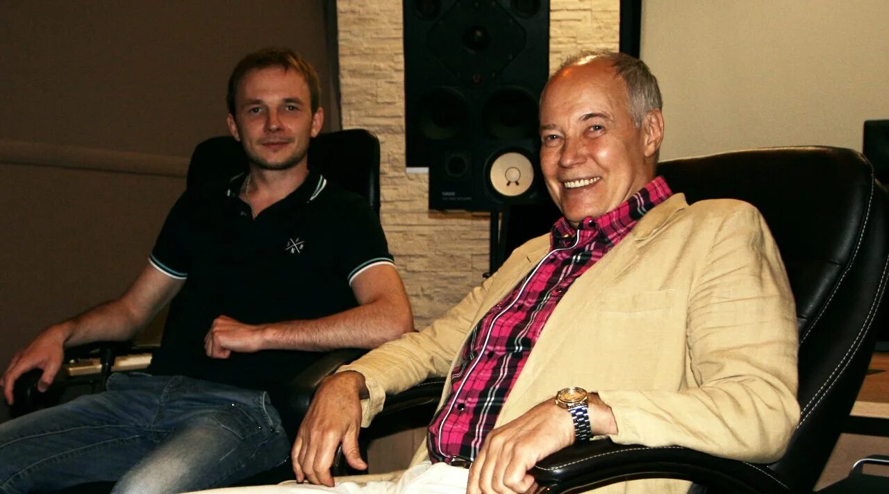 Чемоданов продакшн. Студия чемоданов. продакшн артисты. chemodanov production. поэт &quot;chemodanov&quot;.