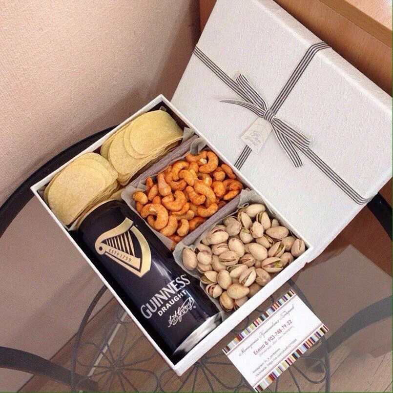 Съедобный подарок для женщины. Подарочная коробка с орехами. Съедобная коробка. Коробочка со сладостями. Съедобная коробка.