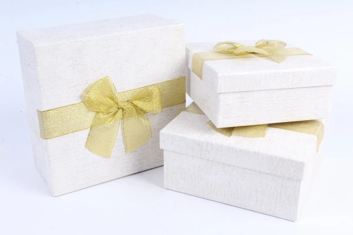 Белая подарочная коробка. Подарки белого цвета