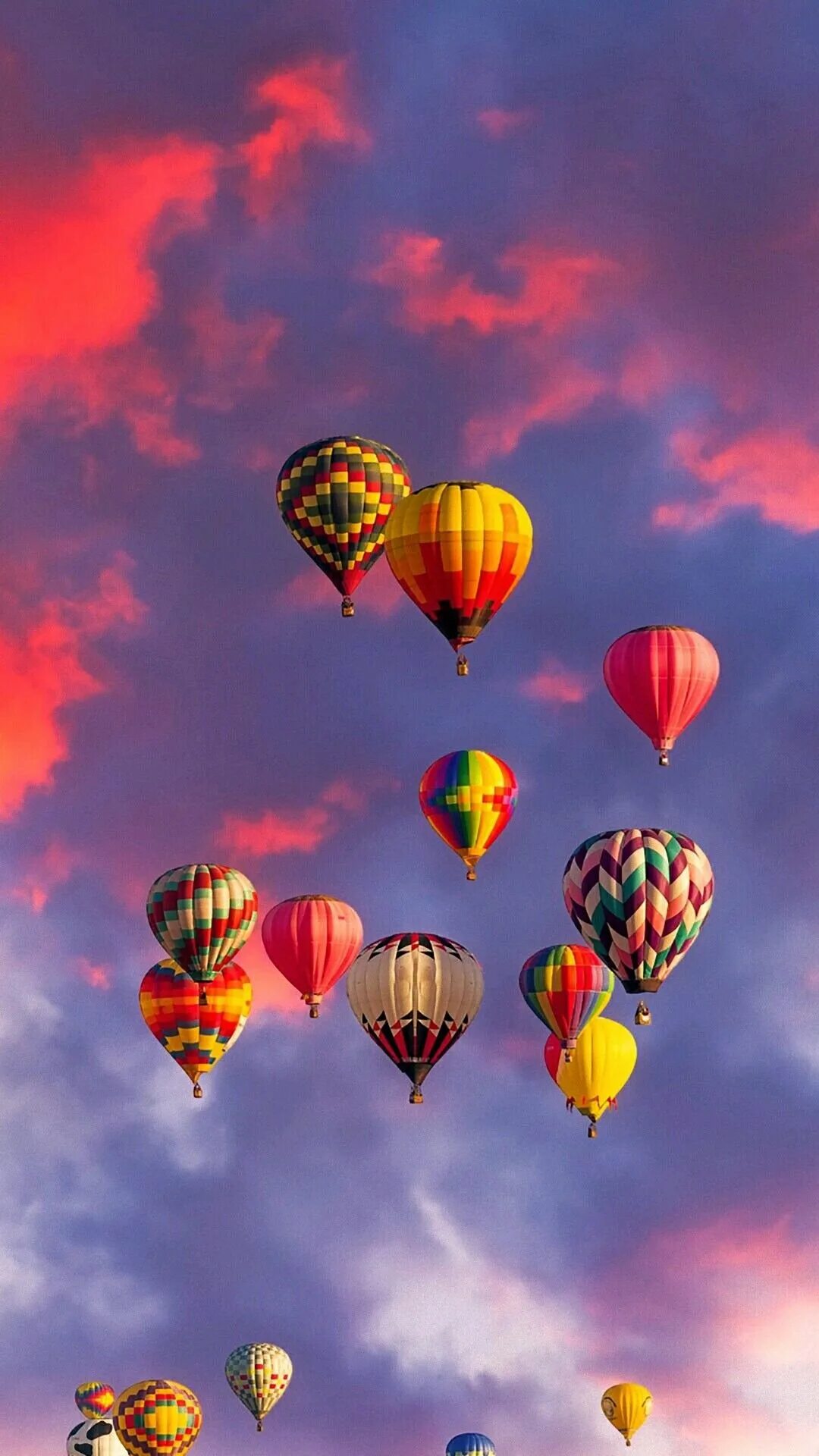 Телефон на воздушном шаре. Воздушный шар. Красивые воздушные шарики. Воздушный шар в небе. Воздушный шар разноцветный.