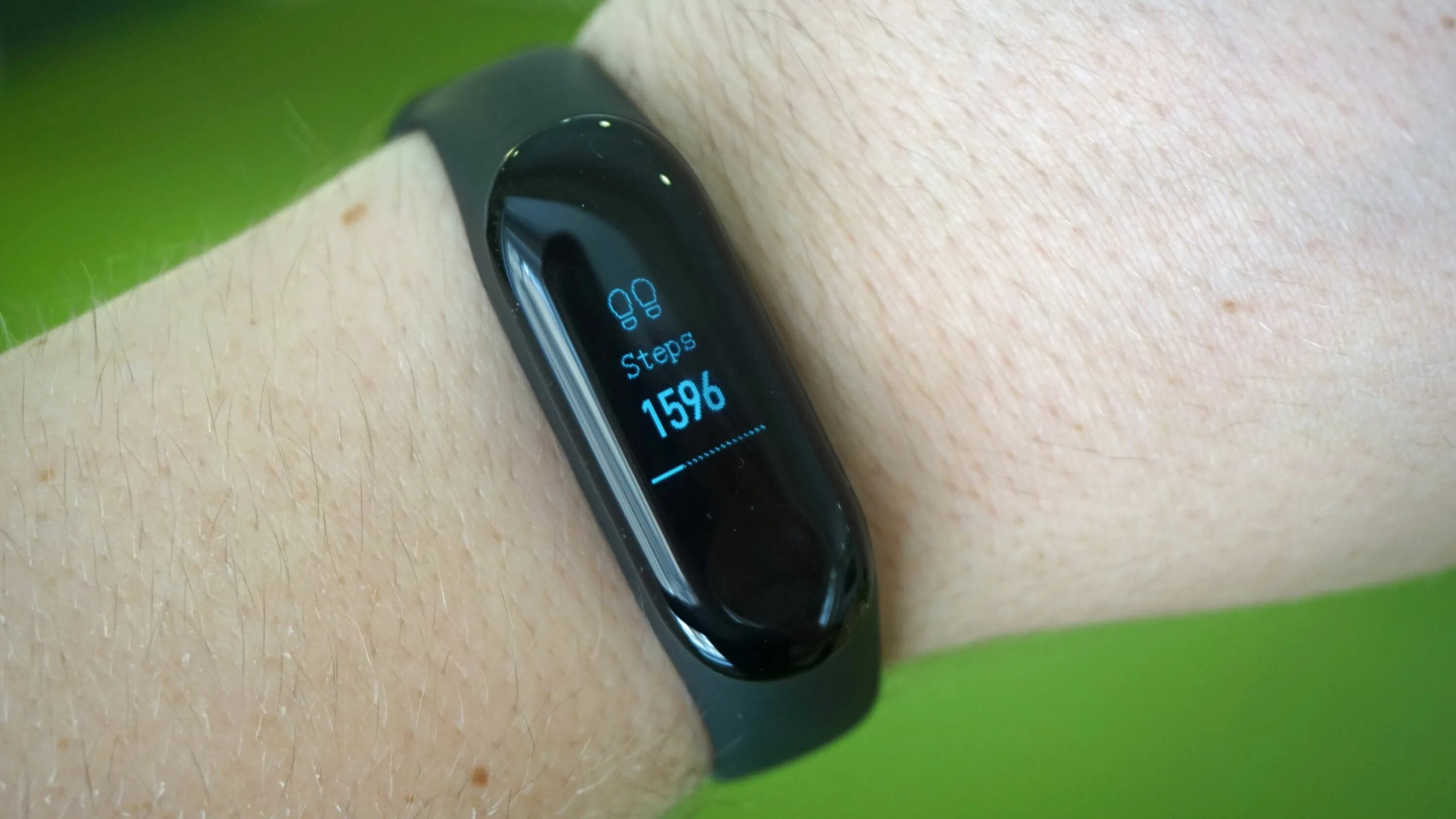 Mi Band 3 Samsung. Samsung Band 3. Сяоми ми бэнд 3 экран. Царапины ми бэнд.