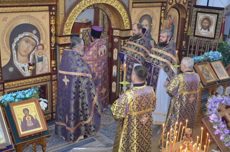 Храм знамения ханты мансийск расписание. Церковь иконы божией матери знамение ханты-мансийск. Ханты мансийск. Храм в честь иконы божией матери знамение ханты мансийск. Храм знамения ханты мансийск расписание.