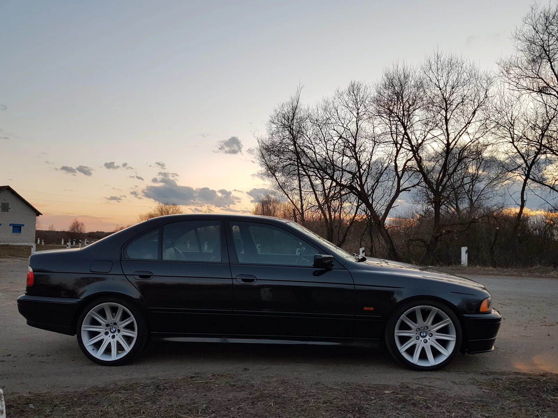 BMW e39 95 стиль. BMW 5 e39 95 стиль. БМВ е39 95 стиль r19. 95 Стиль БМВ е39.