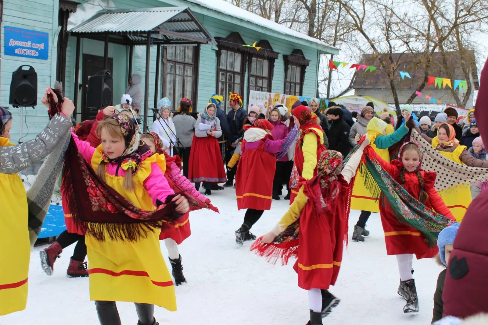 Масленица проводит зиму