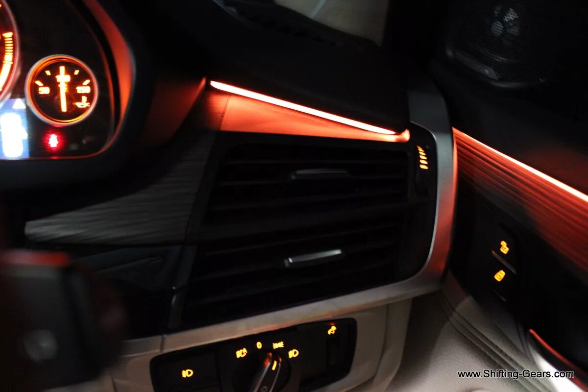 Bmw x5 подсветка. Ambient подсветка BMW e70. Подсветка салона BMW e70. Ambient Light BMW x5 e70. Подсветка Ambient Light BMW x5 e70.