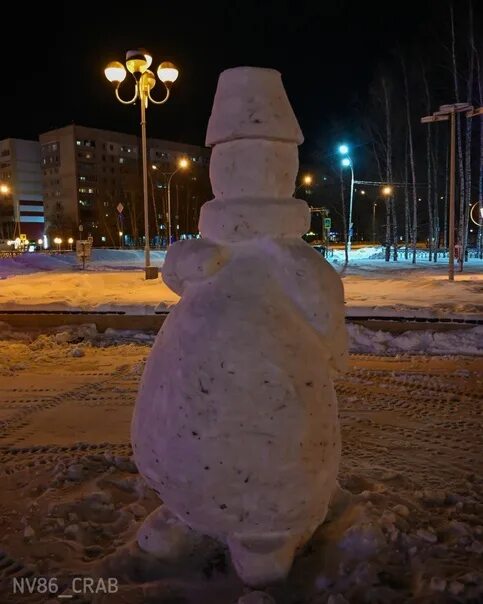 Городок нижневартовск. Снежные зайцы Нижневартовск. Новогодние скульптуры на площади Нижневартовска. Нижневартовск снегурка на площади. Новогодние фигуры на площади Нижневартовска 2022-2023.