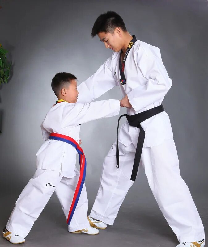 Кимоно тхэквондо втф. Одежда для тхэквондо. Костюм для тхэквондо. Костюм джи для тэкхвандо. Спортивная форма тхэквондо.