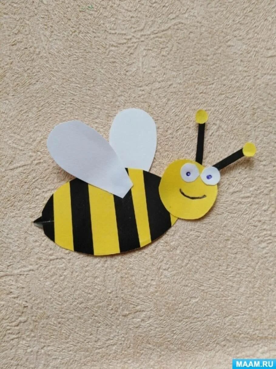 Сделать пчелу своими руками. Пчёлка из цветной бумаги. Пчелка объемная аппликация. Пчела из бумаги для детей. Пчела из цветной бумаги.