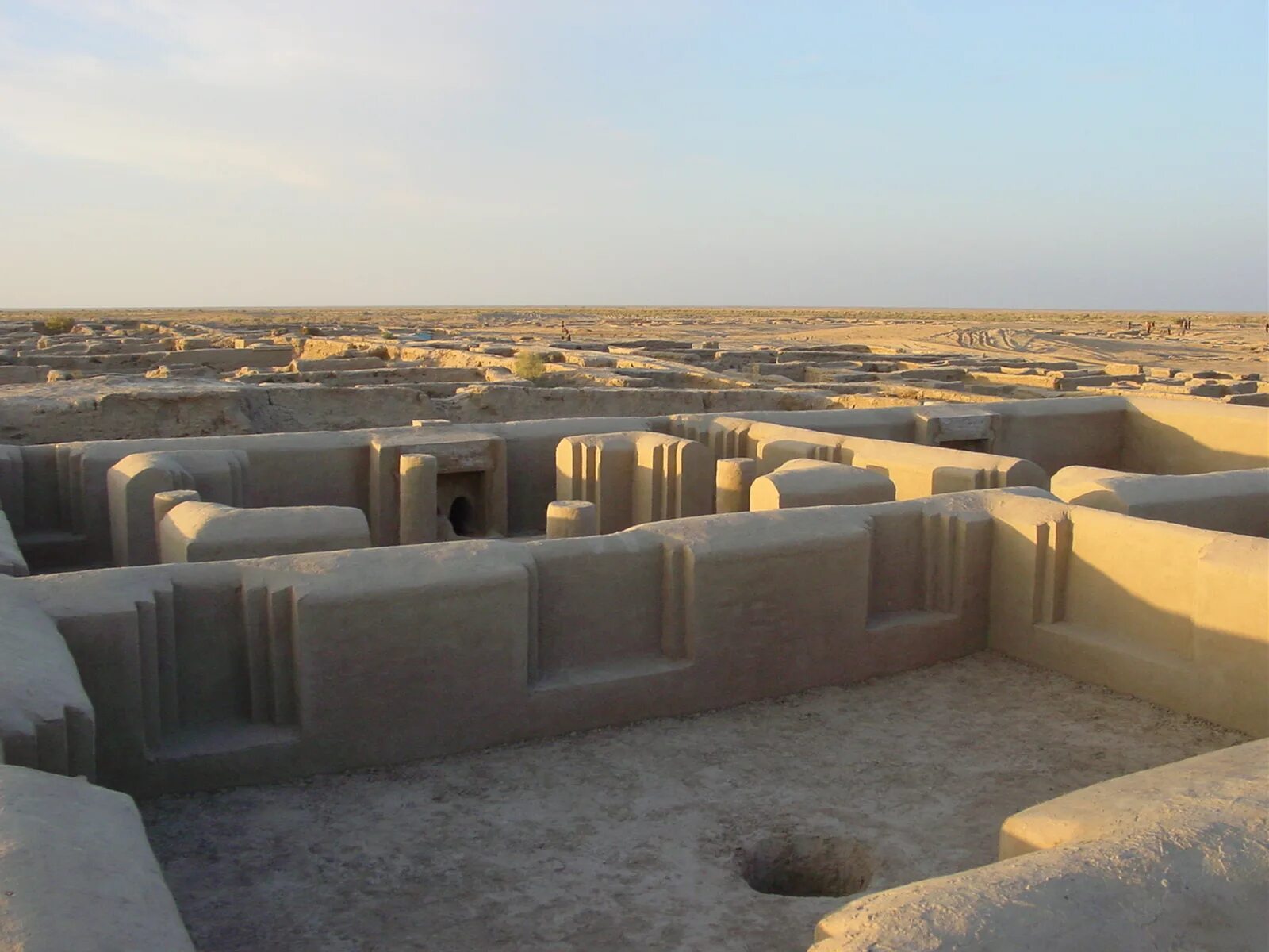 храмовый комплекс гёбекли-тепе. древний элам. культовый комплекс с высочайшим. элликкалинский район республики каракалпакстан. храм бога луны нанны в уре.